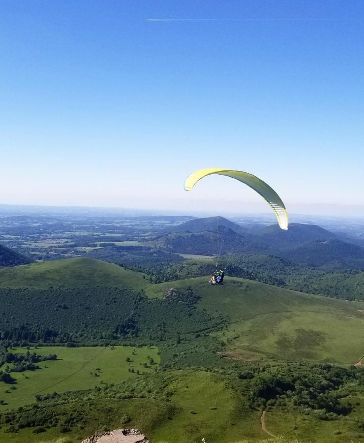 La Terrasse Des Volcans Saint-Genès-Champanelle Buitenkant foto